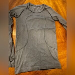 Lululemon long sleeve, size 6